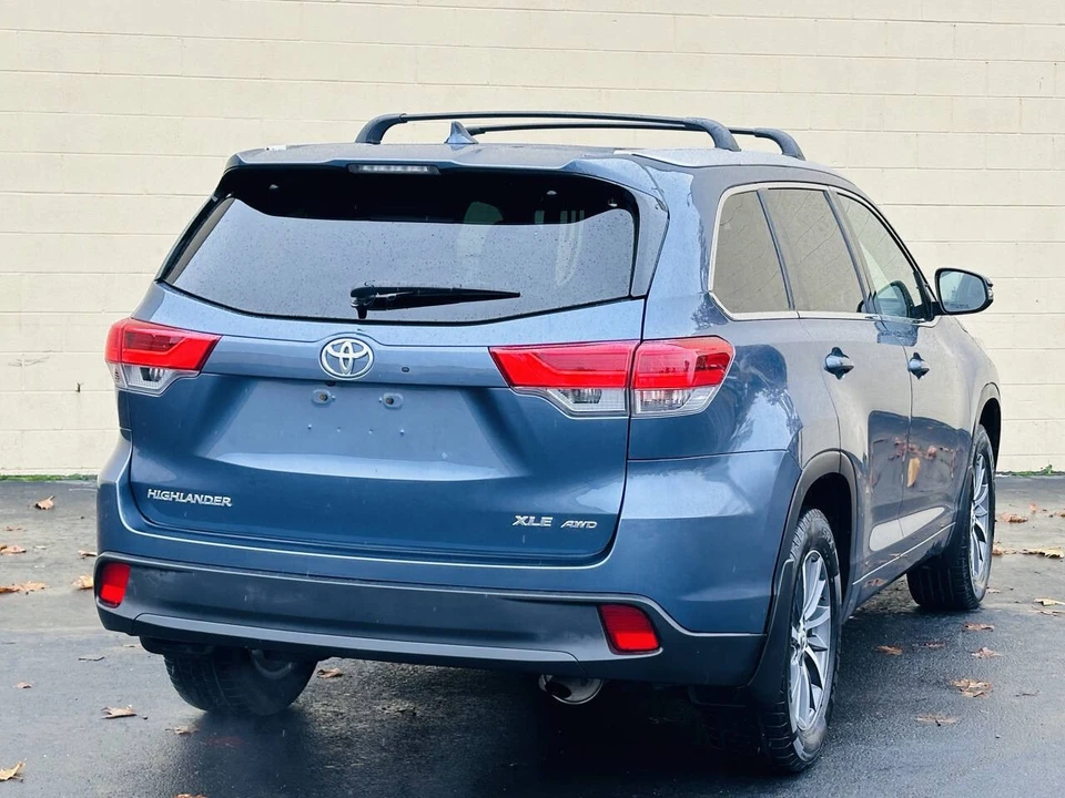 2018 Toyota Highlander - Image 8 of 21