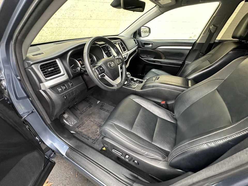 2018 Toyota Highlander - Image 10 of 21