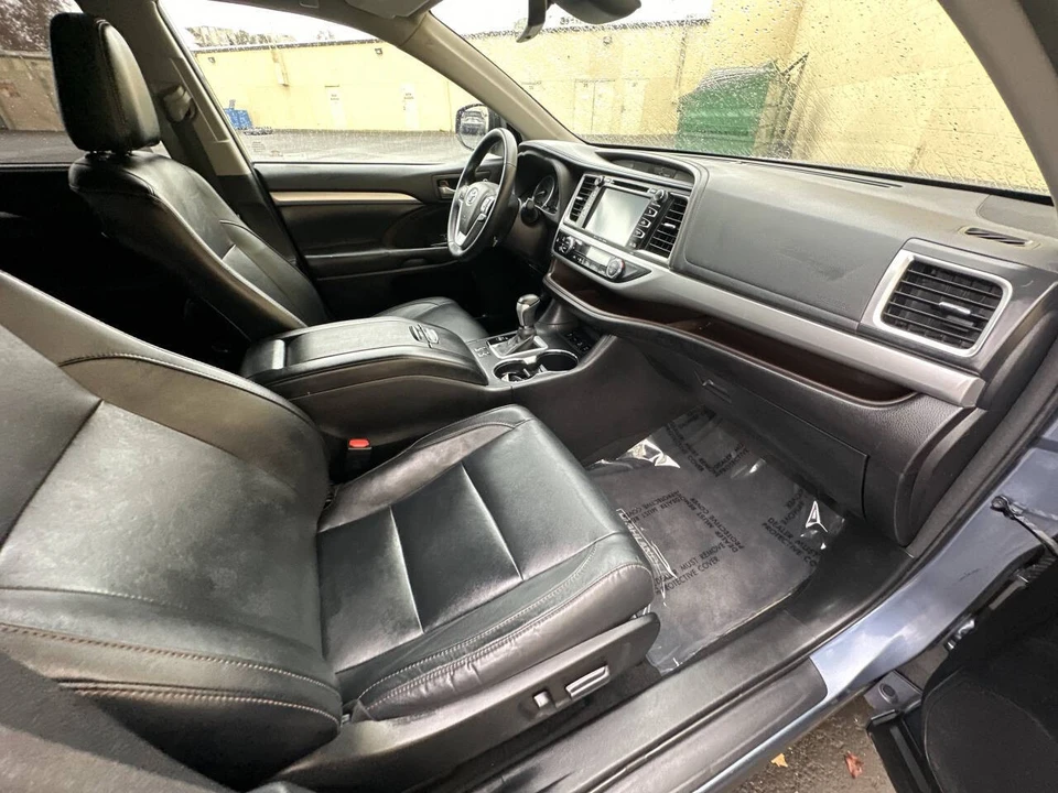 2018 Toyota Highlander - Image 14 of 21