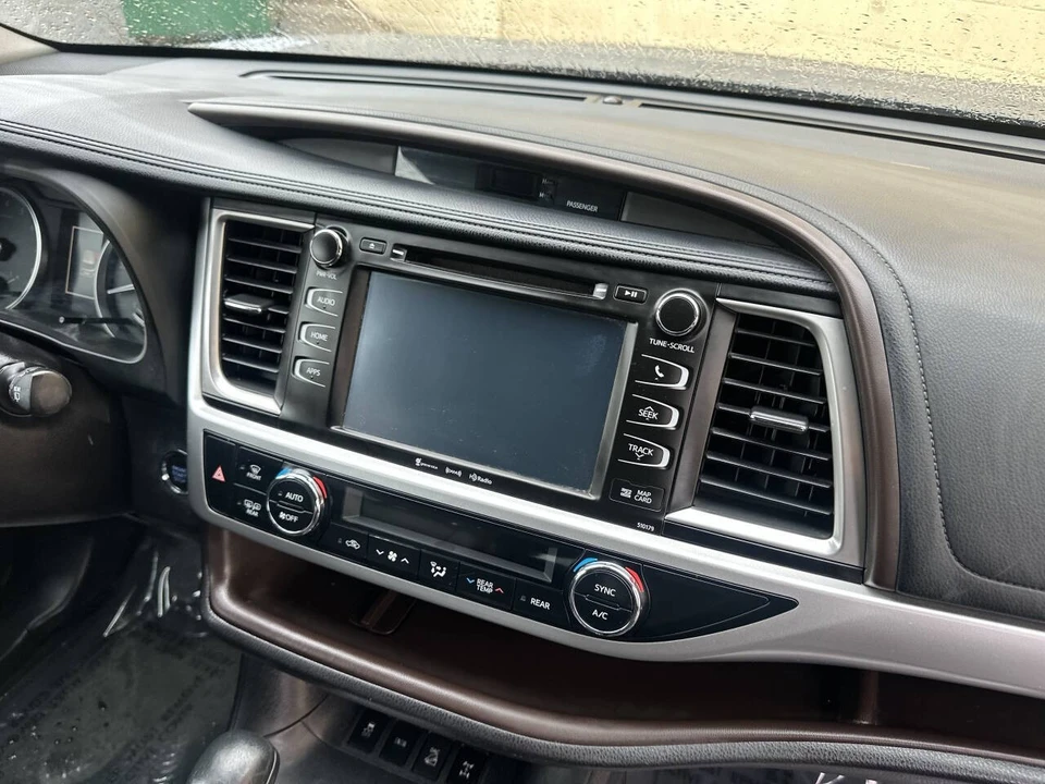 2018 Toyota Highlander - Image 17 of 21