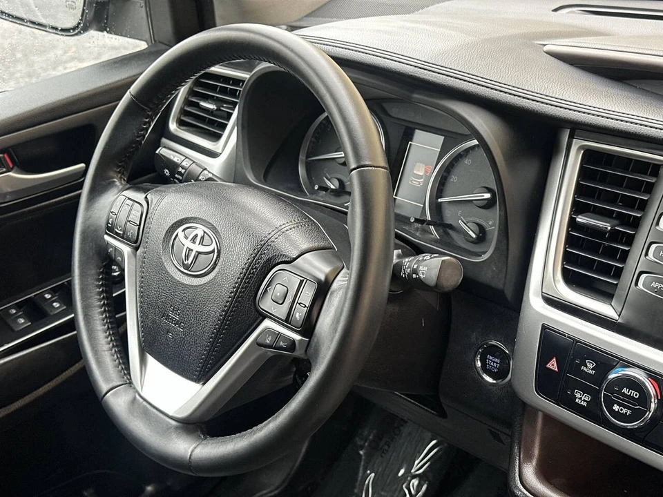 2018 Toyota Highlander - Image 19 of 21