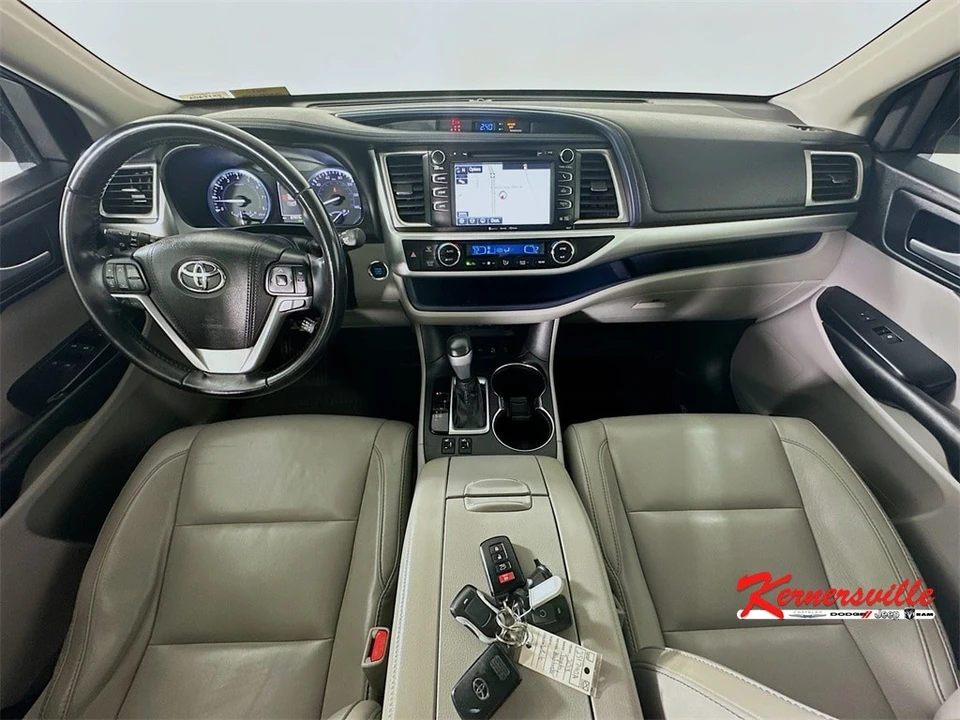 2018 Toyota Highlander - Image 10 of 21