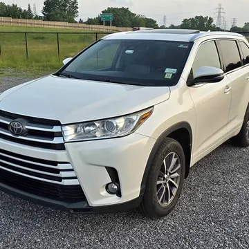 2018 Toyota Highlander XLE Sport Utility 4D