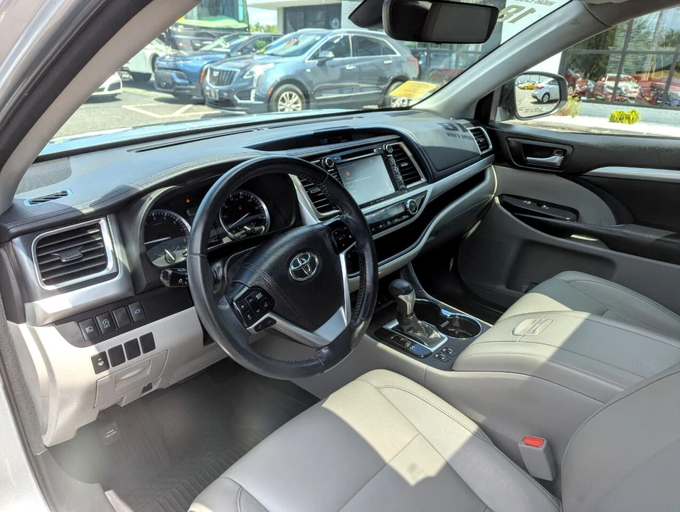 2018 Toyota Highlander - Image 13 of 21