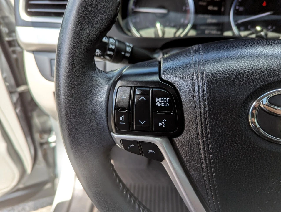 2018 Toyota Highlander - Image 16 of 21