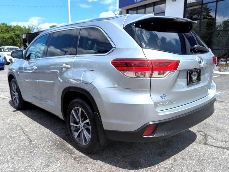2018 Toyota Highlander - Image 10 of 21