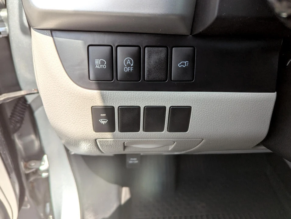 2018 Toyota Highlander - Image 14 of 21