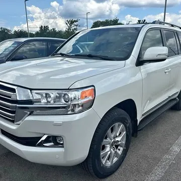 2018 Toyota Land Cruiser V8