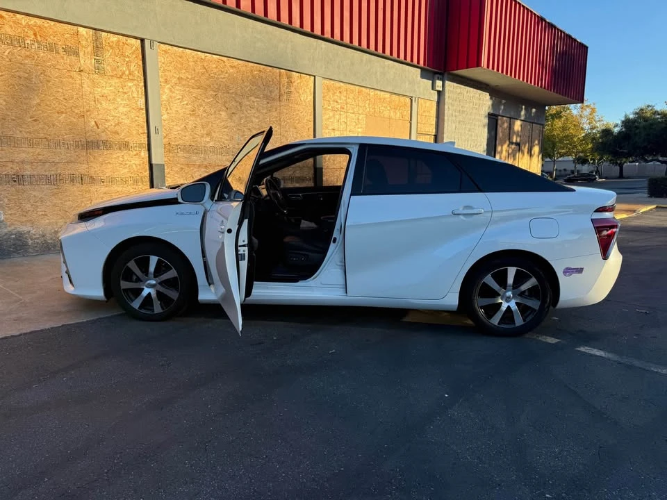 2018 Toyota Mirai - Image 9 of 10