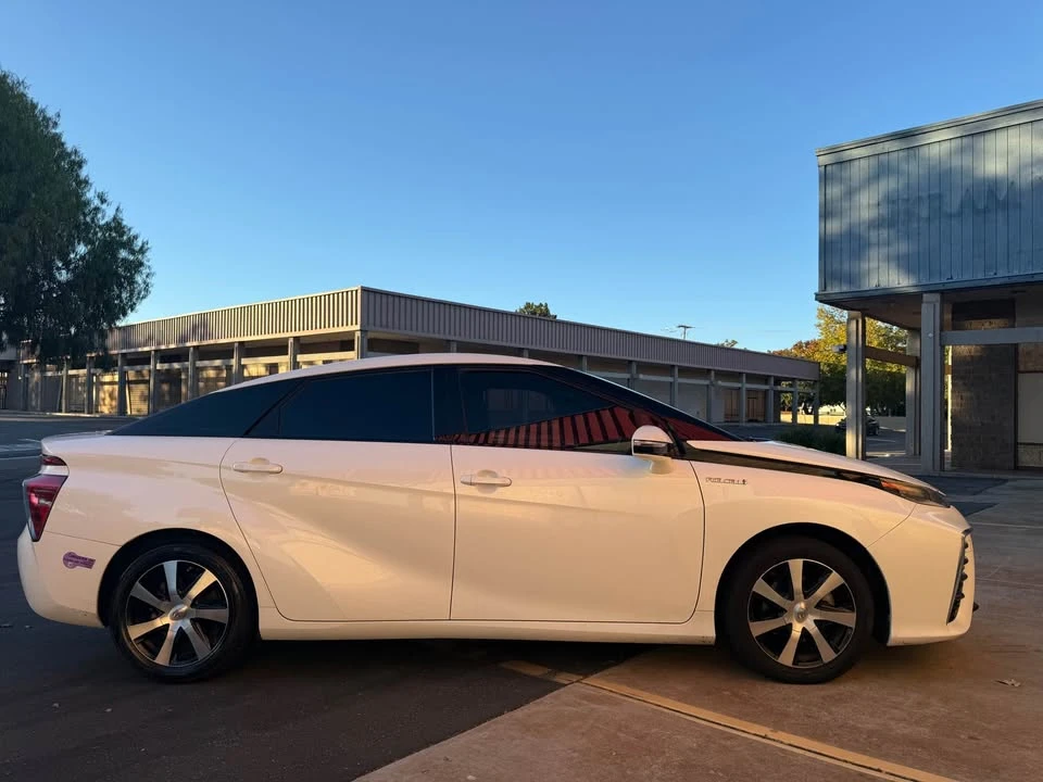 2018 Toyota Mirai - Image 5 of 10