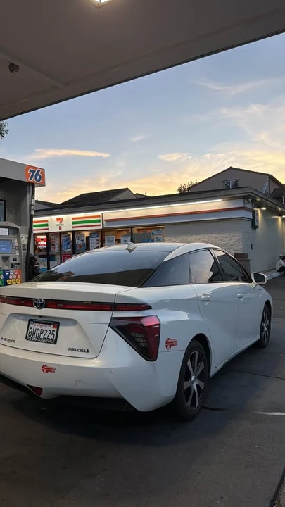 2018 Toyota Mirai - Image 2 of 2