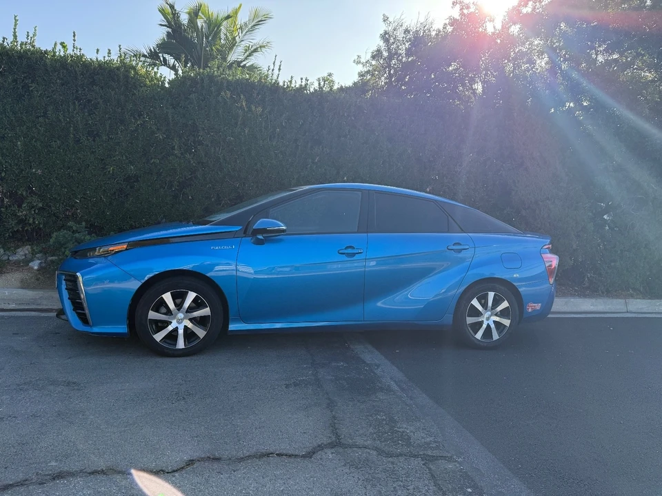 2018 Toyota Mirai - Image 2 of 11