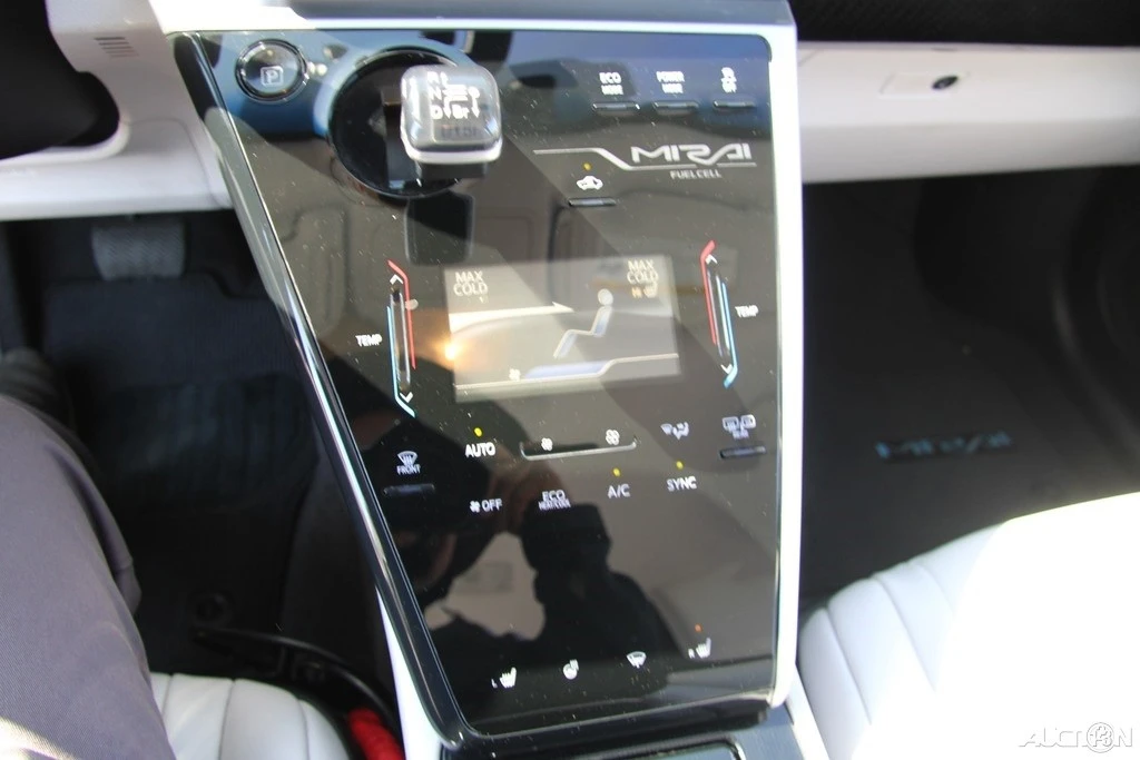 2018 Toyota Mirai - Image 19 of 21