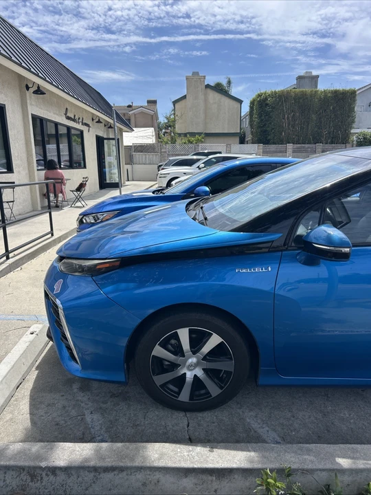 2018 Toyota Mirai - Image 2 of 15