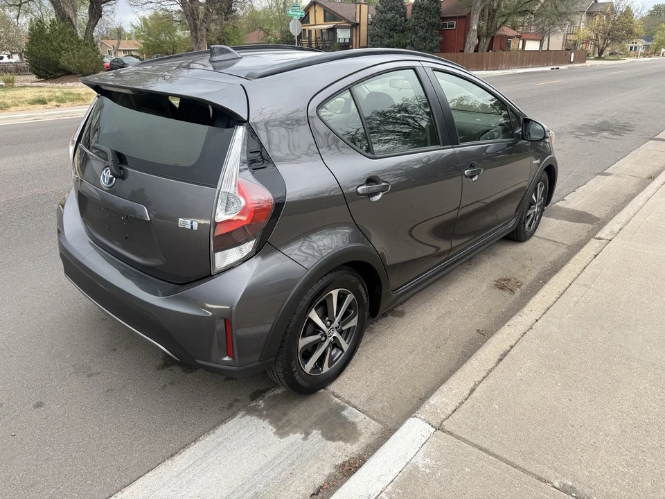 2018 Toyota Prius 4th Gen - Image 4 of 9