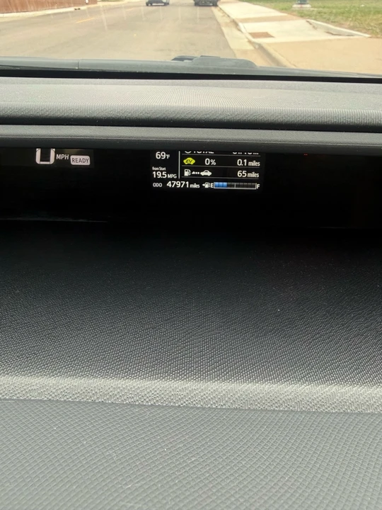 2018 Toyota Prius 4th Gen - Image 5 of 9