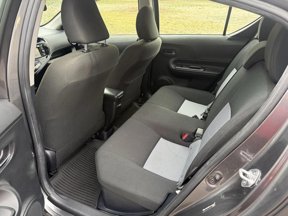 2018 Toyota Prius 4th Gen - Image 8 of 9
