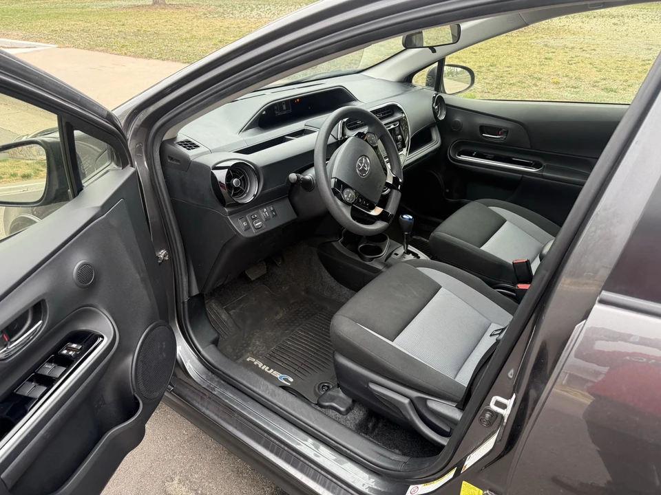 2018 Toyota Prius 4th Gen - Image 6 of 9