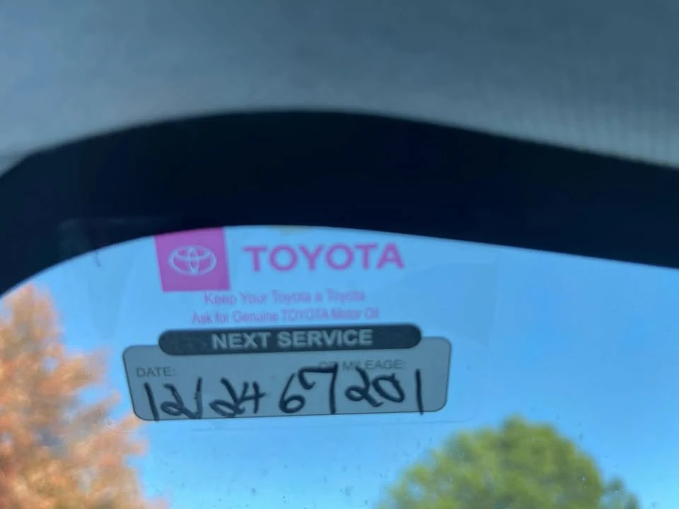 2018 Toyota Prius 4th Gen - Image 16 of 20