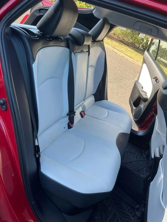 2018 Toyota Prius 4th Gen - Image 17 of 20