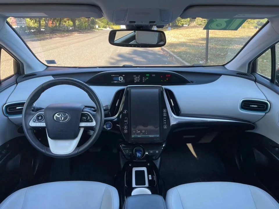 2018 Toyota Prius 4th Gen - Image 13 of 20