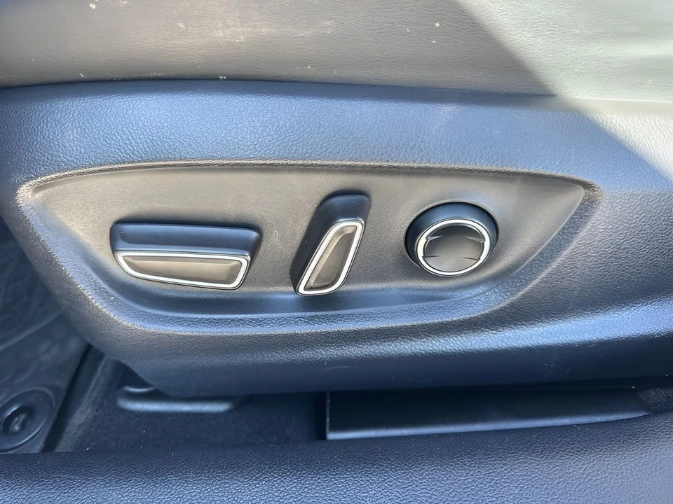 2018 Toyota Prius 4th Gen - Image 10 of 12