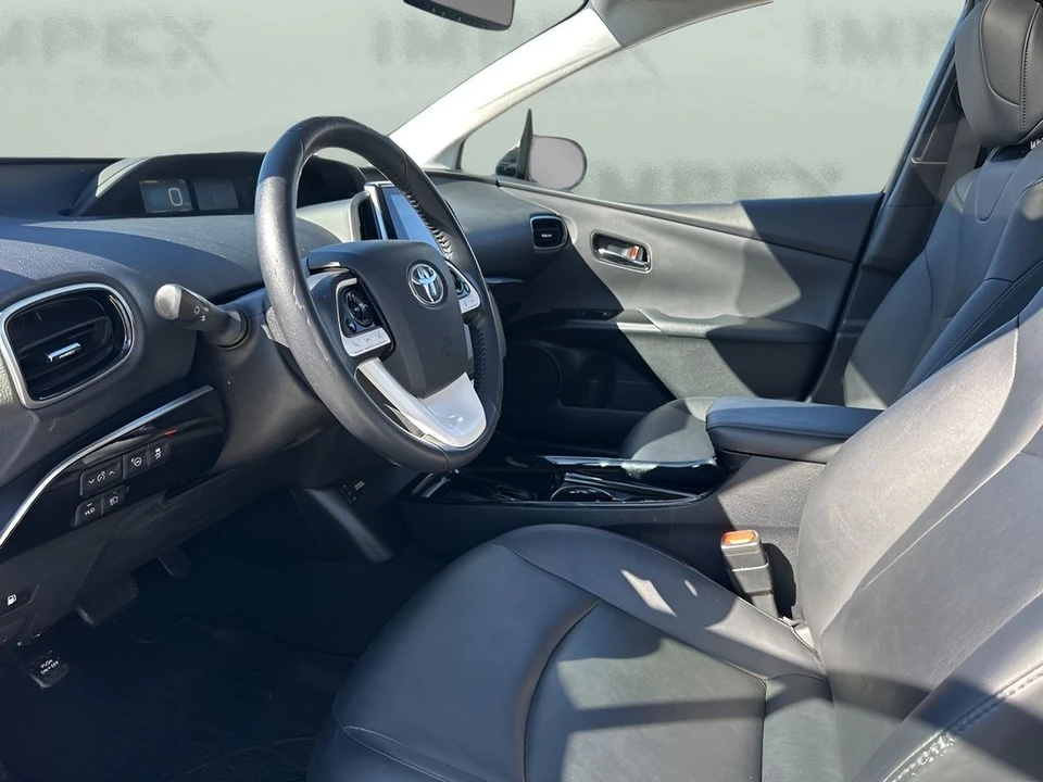 2018 Toyota Prius 4th Gen - Image 9 of 12