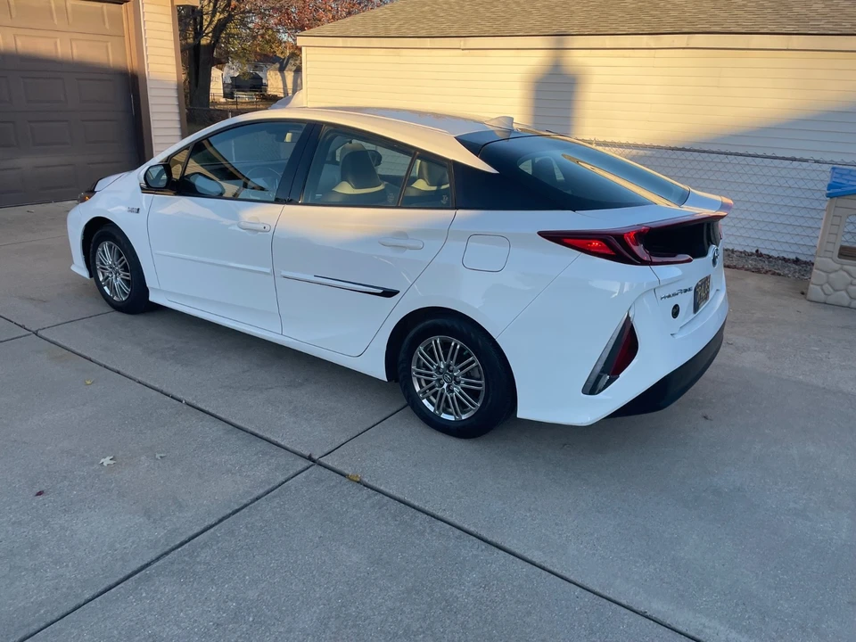 2018 Toyota Prius 4th Gen - Image 6 of 17