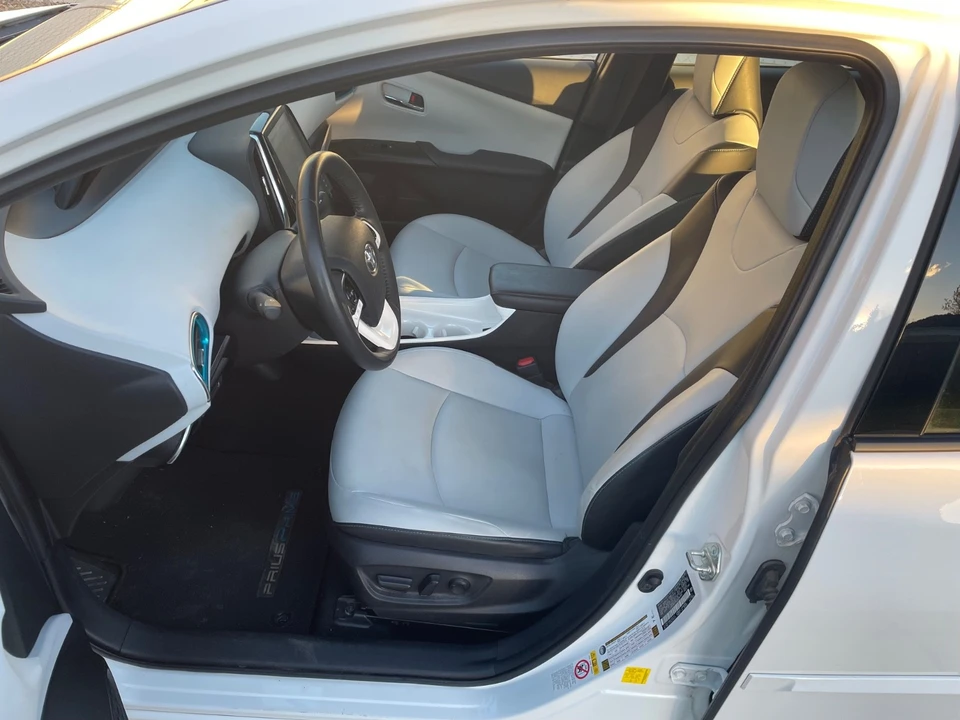 2018 Toyota Prius 4th Gen - Image 8 of 17