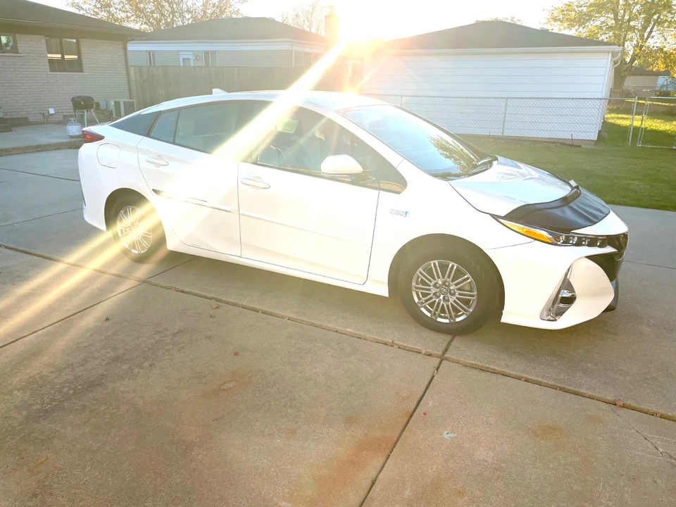 2018 Toyota Prius 4th Gen - Image 3 of 17