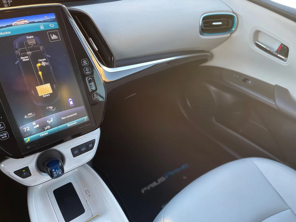 2018 Toyota Prius 4th Gen - Image 11 of 17