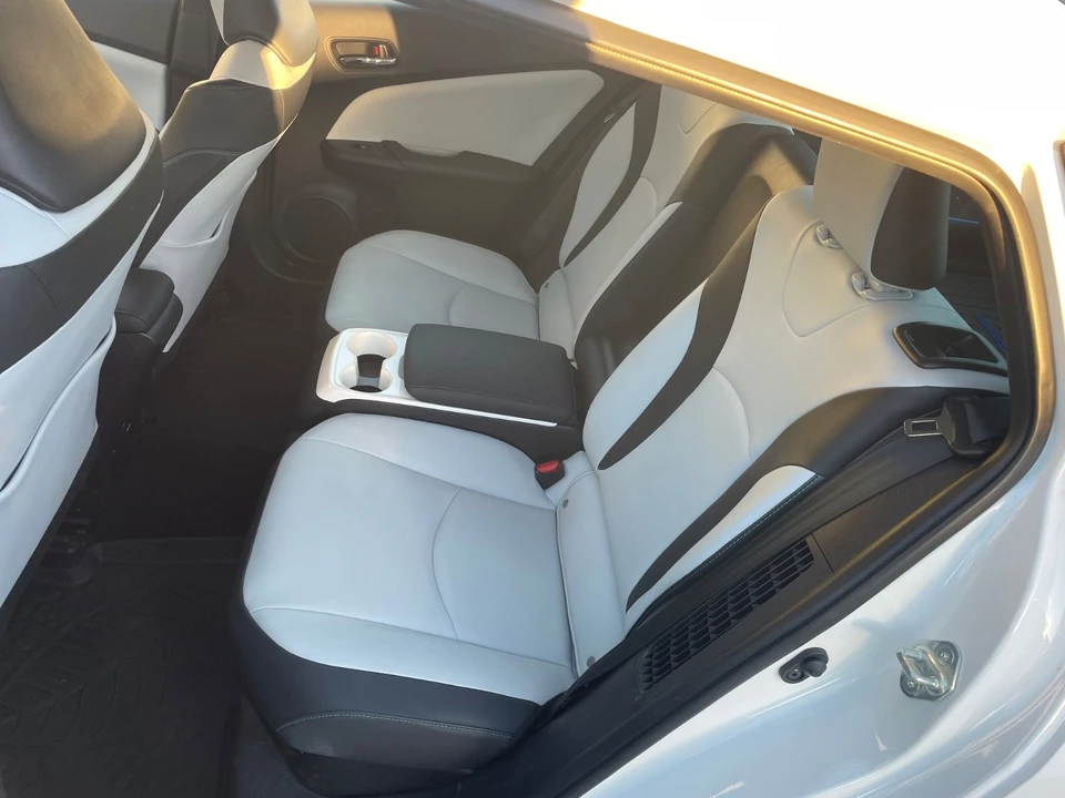 2018 Toyota Prius 4th Gen - Image 9 of 17