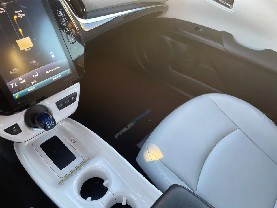 2018 Toyota Prius 4th Gen - Image 10 of 17