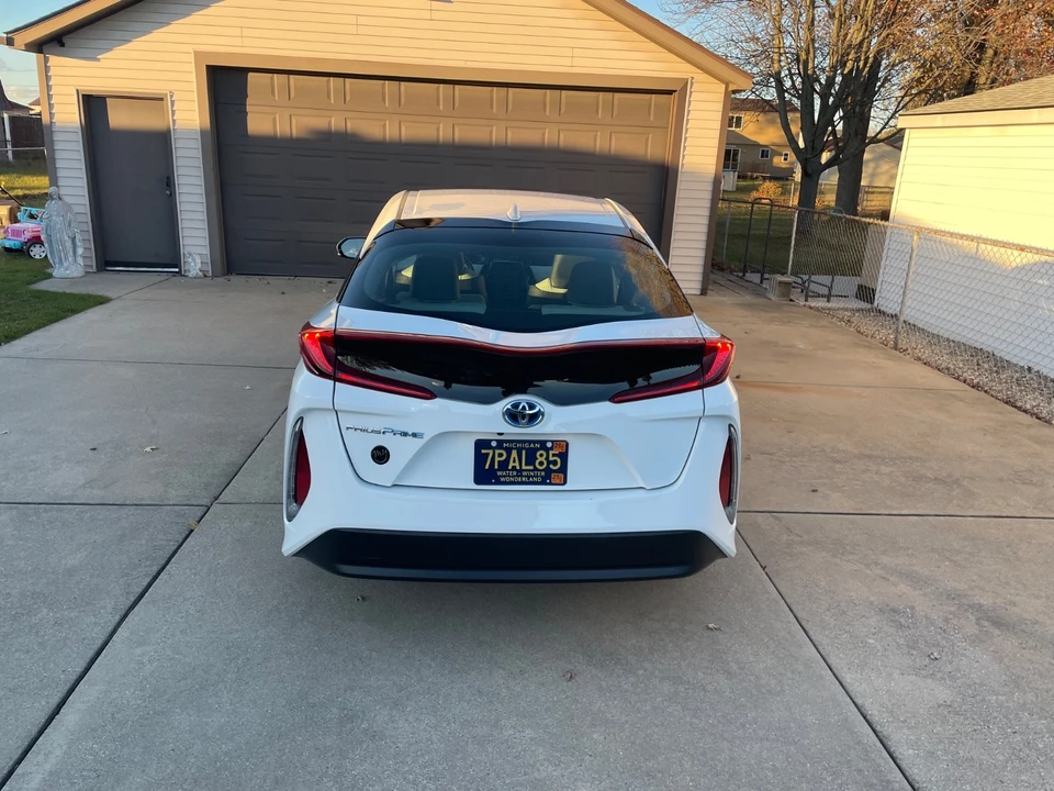 2018 Toyota Prius 4th Gen - Image 5 of 17