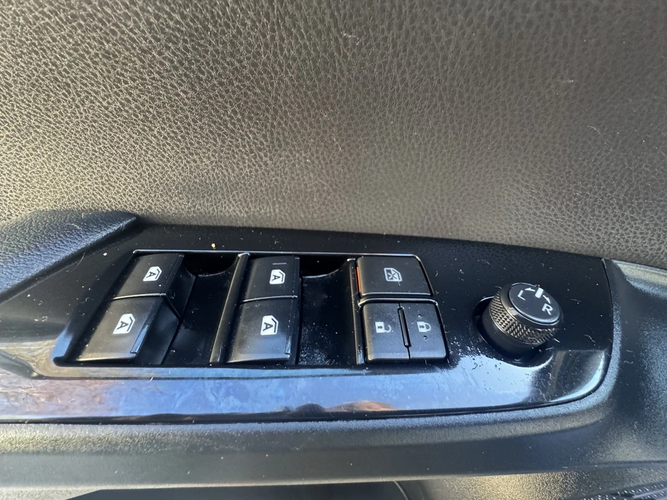2018 Toyota Prius 4th Gen - Image 15 of 21