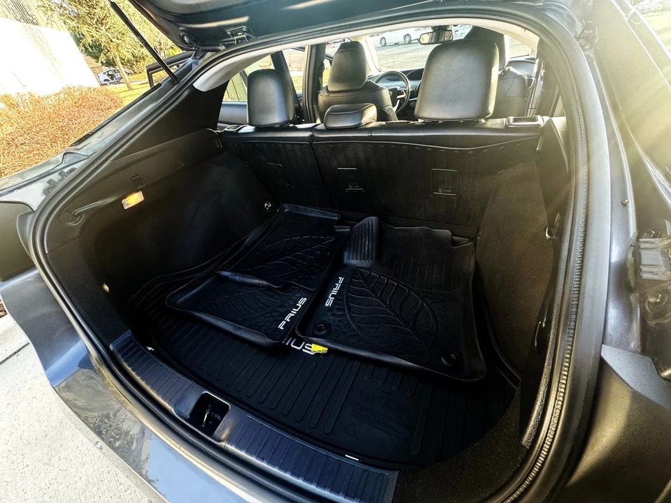2018 Toyota Prius 4th Gen - Image 13 of 21