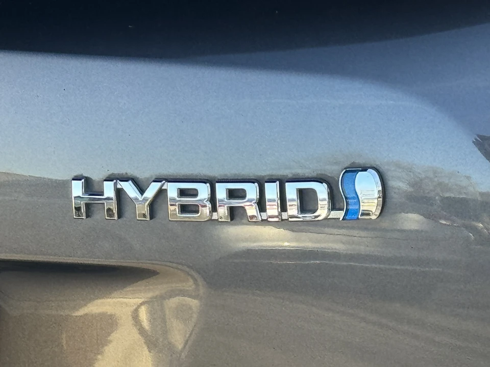 2018 Toyota Prius 4th Gen - Image 10 of 21