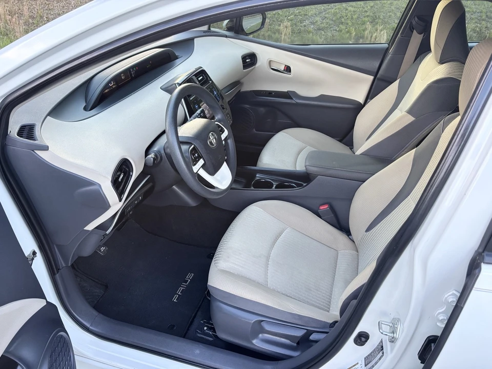 2018 Toyota Prius 4th Gen - Image 9 of 19