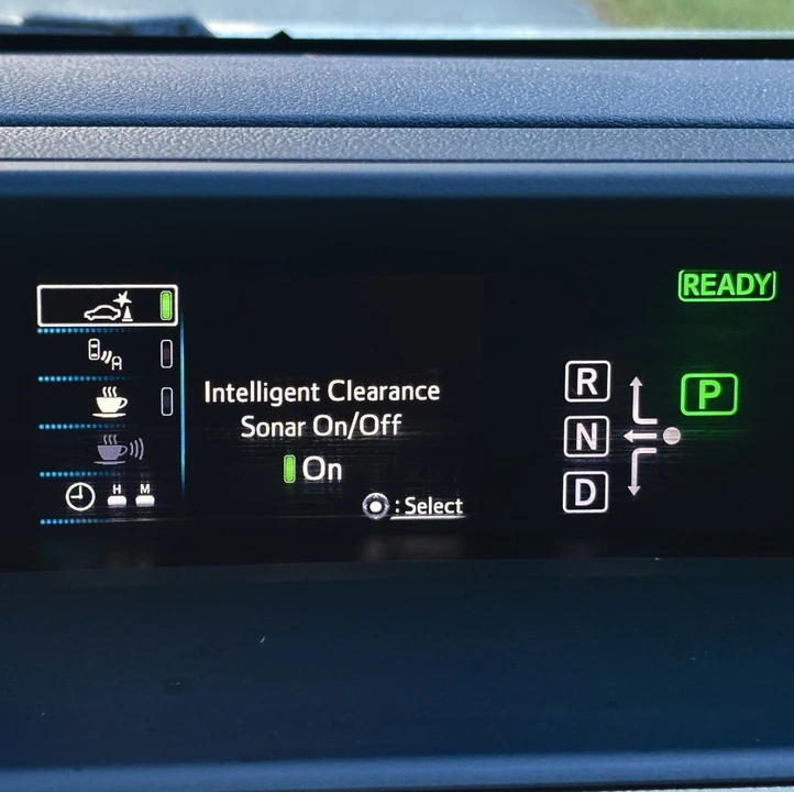 2018 Toyota Prius 4th Gen - Image 13 of 19