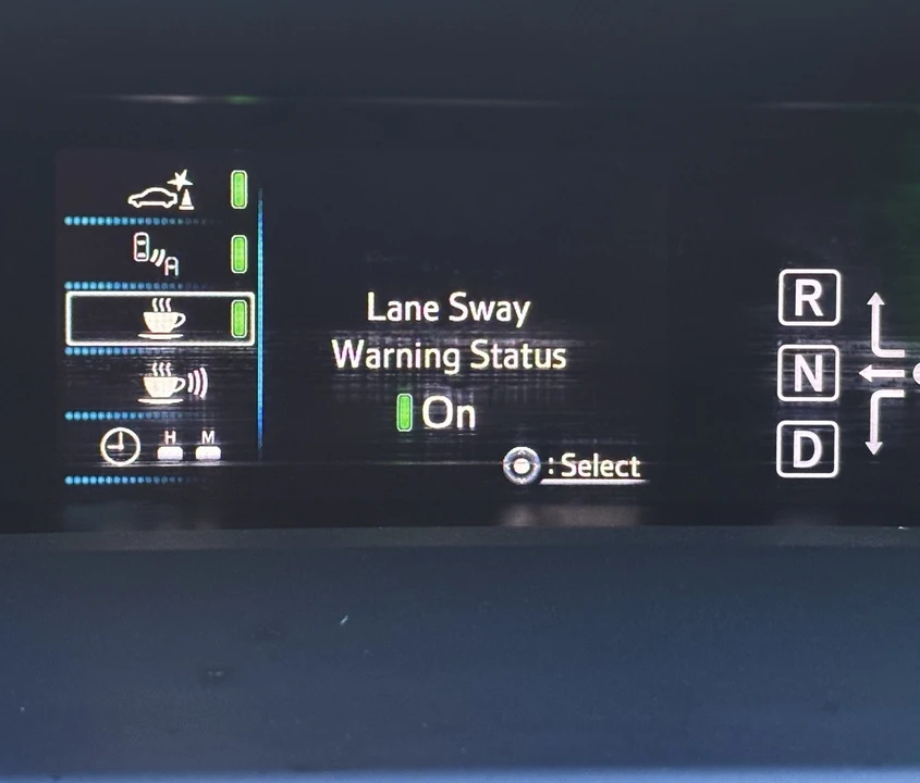 2018 Toyota Prius 4th Gen - Image 15 of 19