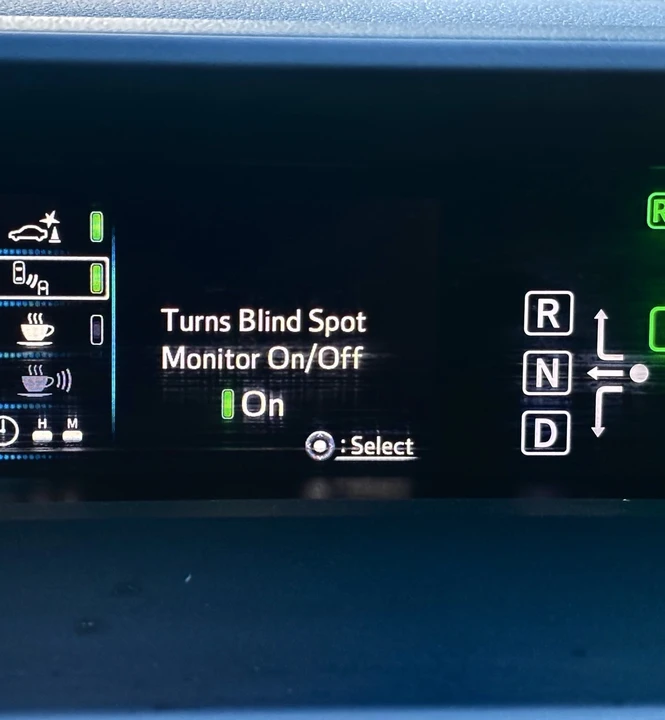 2018 Toyota Prius 4th Gen - Image 16 of 19
