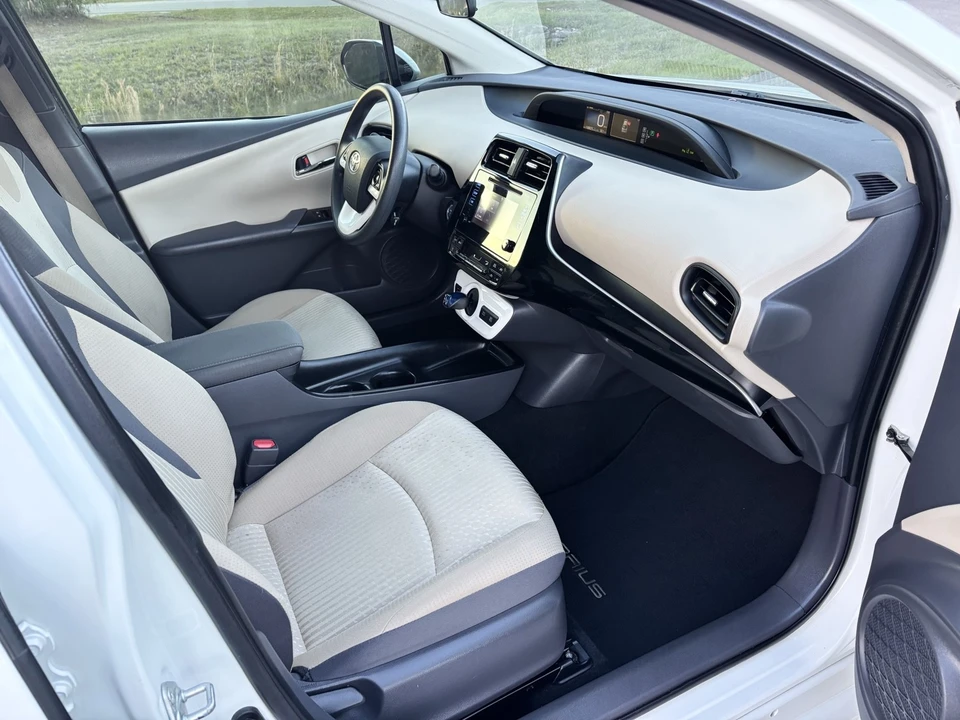 2018 Toyota Prius 4th Gen - Image 12 of 19