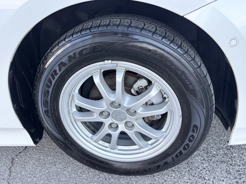 2018 Toyota Prius 4th Gen - Image 5 of 19