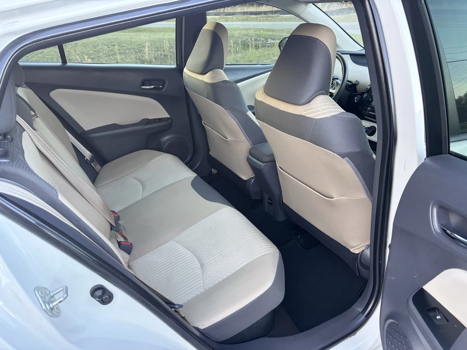 2018 Toyota Prius 4th Gen - Image 11 of 19