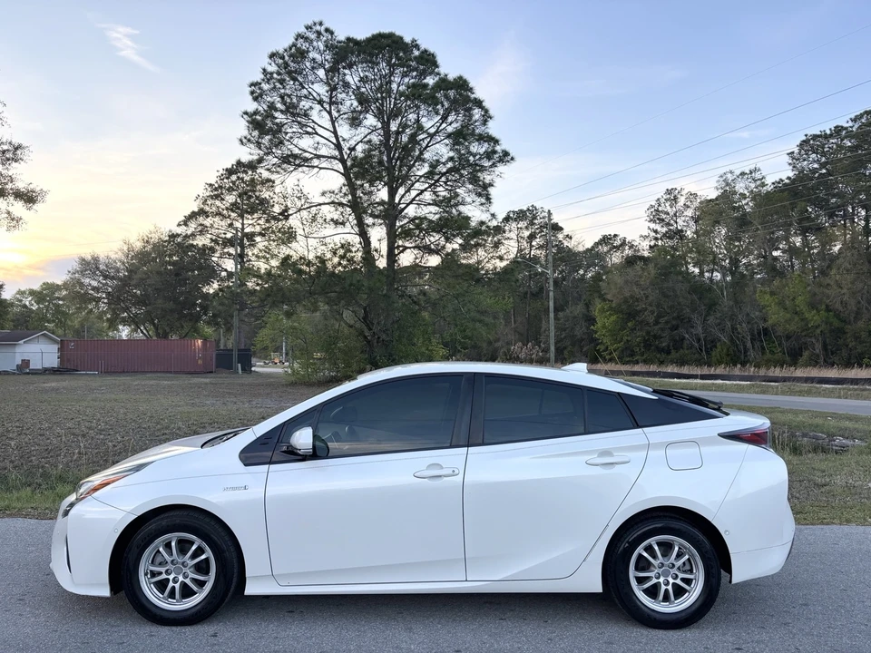 2018 Toyota Prius 4th Gen - Image 4 of 19