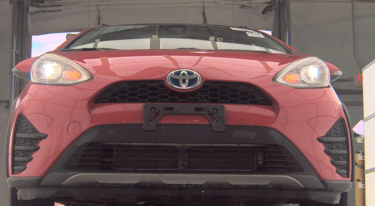 2018 Toyota Prius 4th Gen - Image 3 of 20