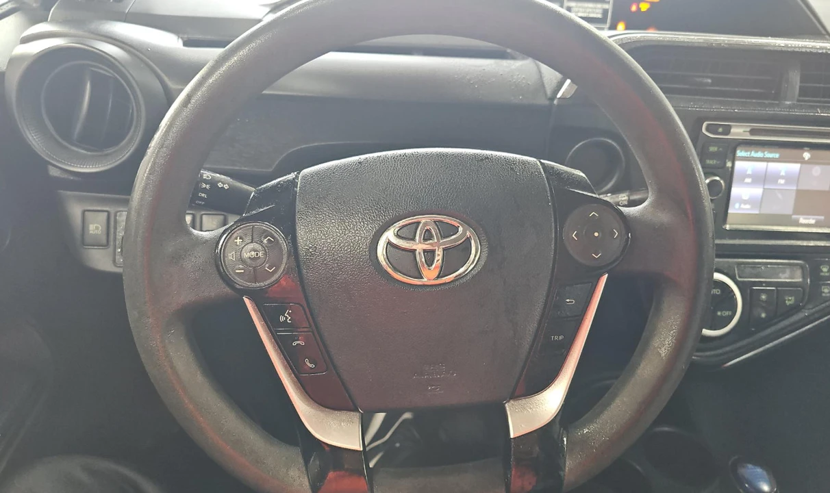 2018 Toyota Prius 4th Gen - Image 12 of 20
