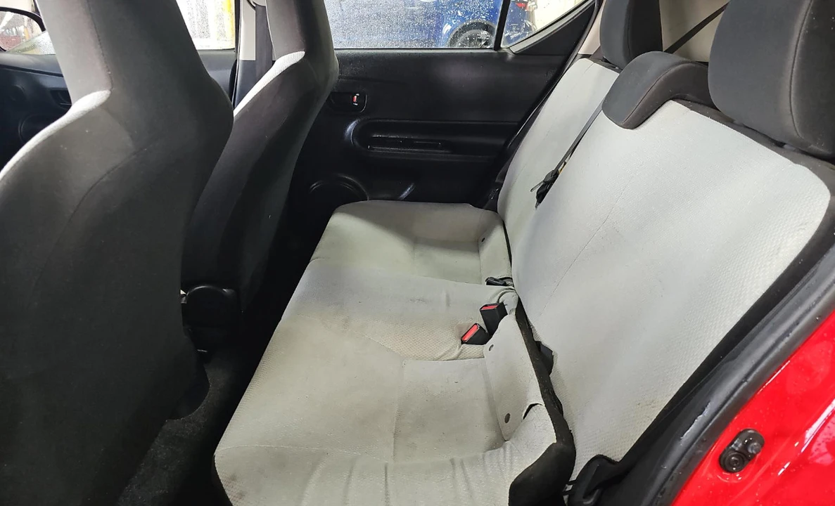 2018 Toyota Prius 4th Gen - Image 14 of 20