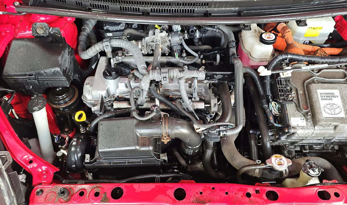 2018 Toyota Prius 4th Gen - Image 16 of 20