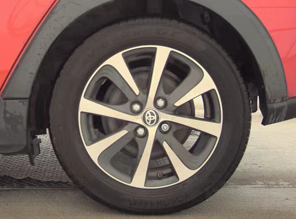 2018 Toyota Prius 4th Gen - Image 9 of 20
